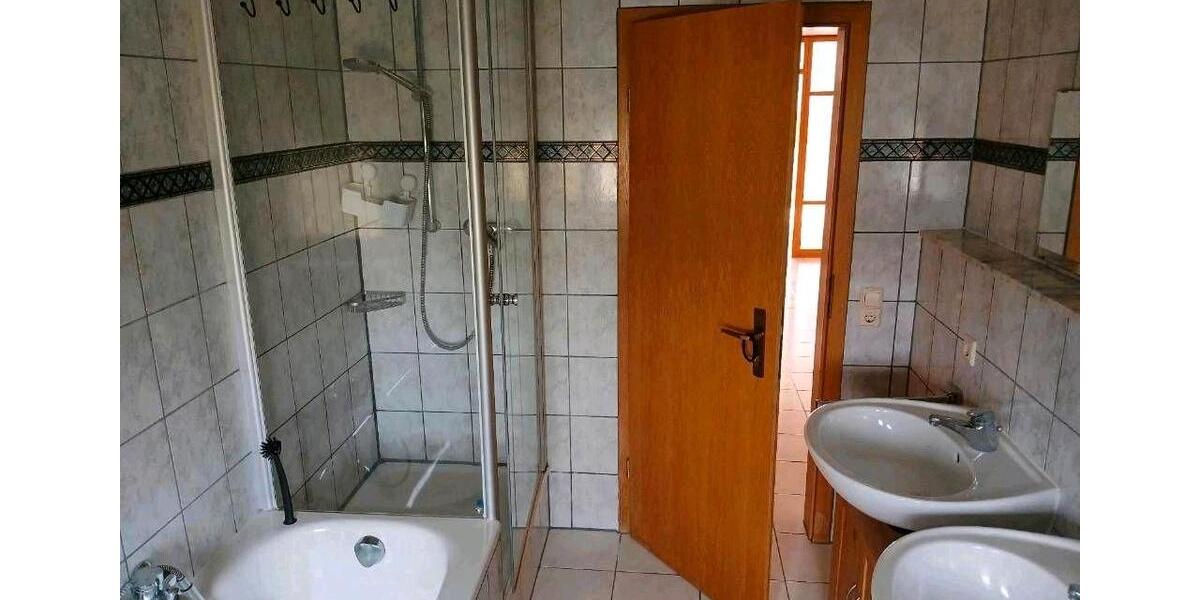 Dachgeschoßwohnung Rottenburg am Neckar - 3 Zimmer, 98 m&sup2;, 900&euro; | Angebot:26496481