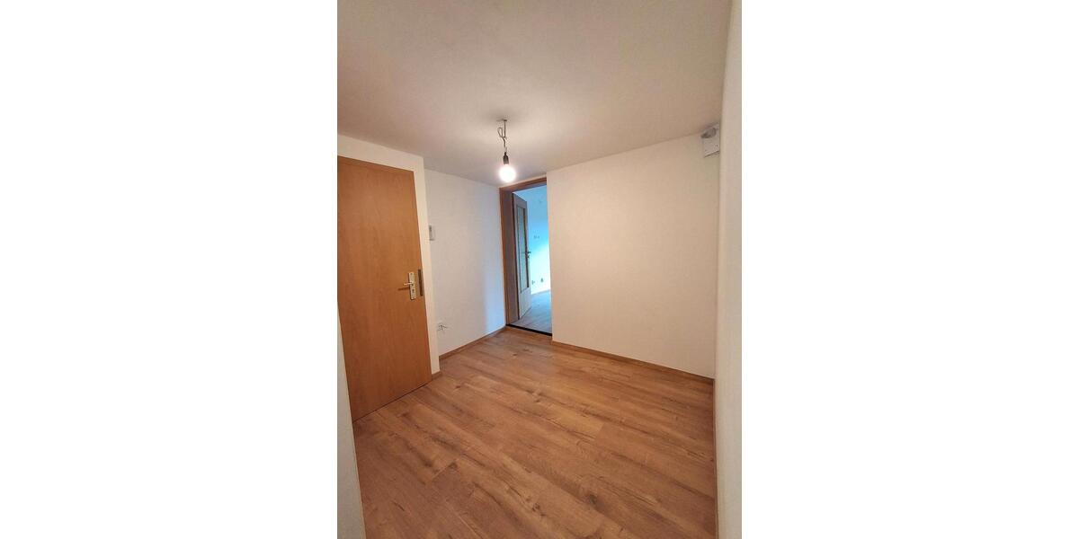 Etagenwohnung Neustadt an der Waldnaab - 5 Zimmer, 110 m&sup2;, 1.200&euro; | Angebot:26253658