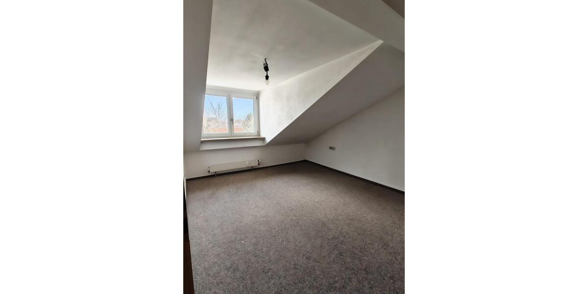 Dachgeschoßwohnung Traunreut Irsing - 3 Zimmer, 72 m&sup2;, 750&euro; | Angebot:25051998