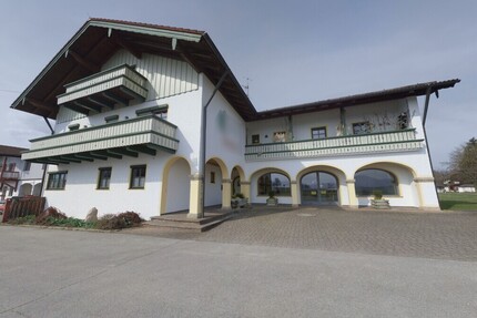 Attraktive, großzügige 3-Zimmer-Mietwohnung mit Galerie und Balkon in Ainring - sofort verfügbar! - Wohnung Ainring Ainring | Angebot:26713707