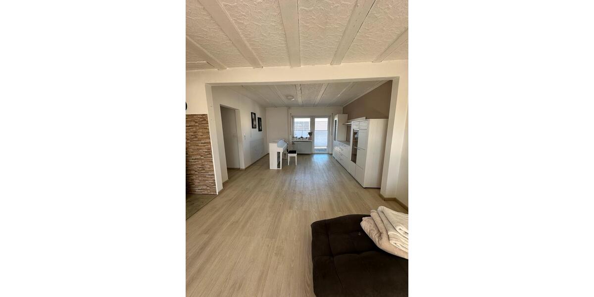 Etagenwohnung Großenlüder - 5 Zimmer, 150 m&sup2;, 1.600&euro; | Angebot:26006073