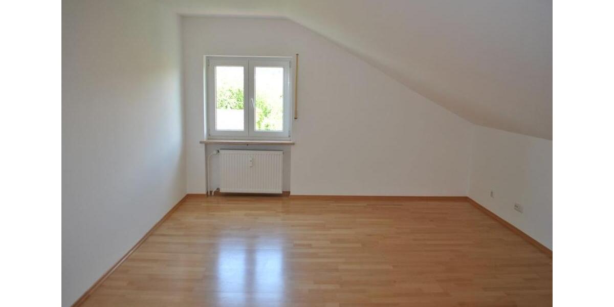 Dachgeschoßwohnung Deggendorf - 3.5 Zimmer, 800&euro; | Angebot:23243892