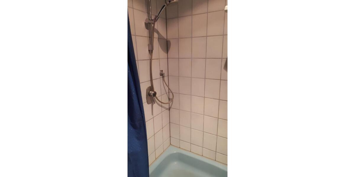 Zimmer m. Balkon, Stellplatz u. Mitbenutzung von Küche, Bad, WC 1 zimmer