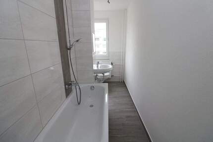 Familienträume XXL...große 4-RW mit 2 Badezimmern, Wanne u. Dusche!!! 4 zimmer