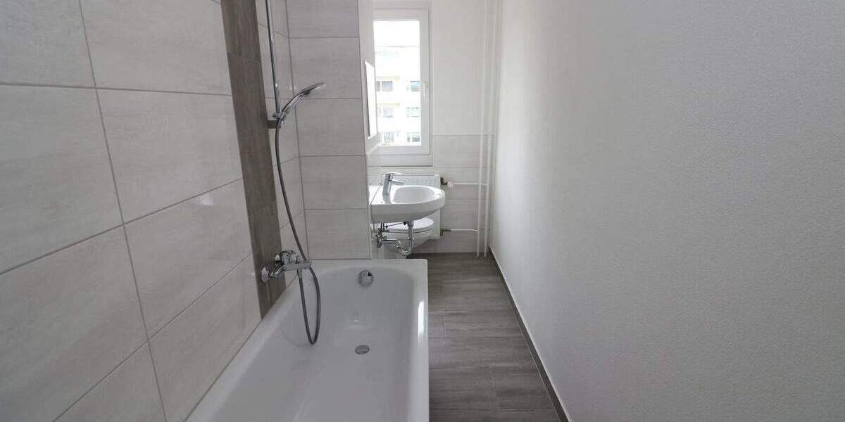 Familienträume XXL...große 4-RW mit 2 Badezimmern, Wanne u. Dusche!!! 4 zimmer