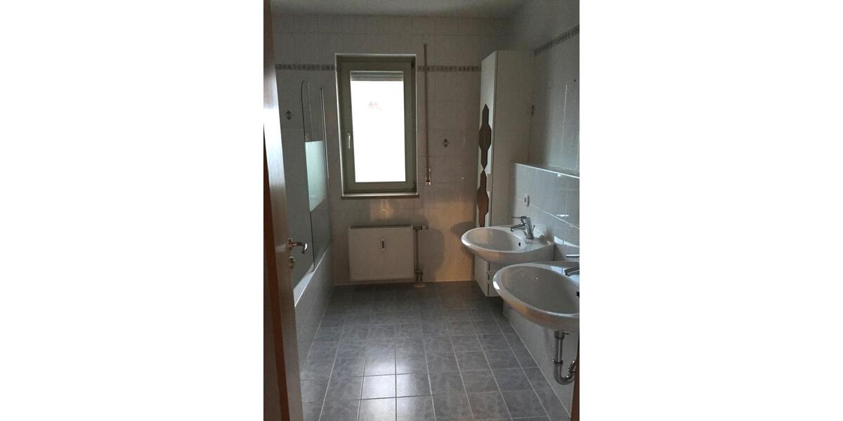 59qm Wohnung, Saal a.d.Donau, Küche Tiefgarage Bad mit Wanne 2 zimmer