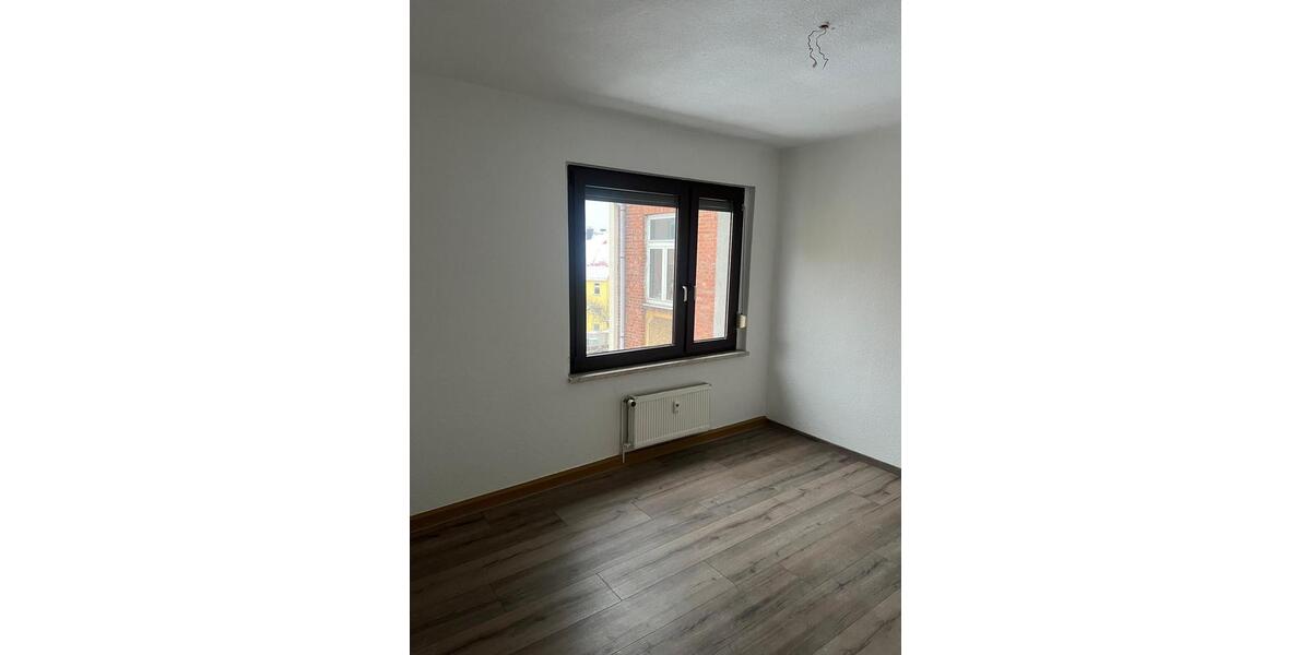 Etagenwohnung Eisenberg - 4 Zimmer, 88 m&sup2;, 790&euro; | Angebot:25884130