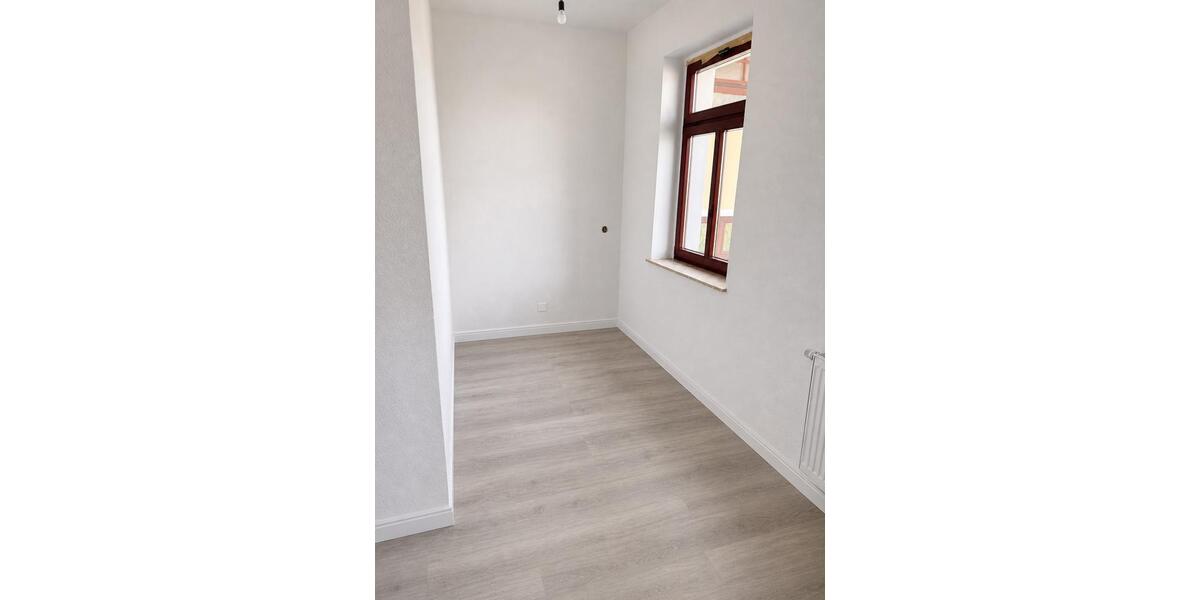 Wohnen auf Zeit Meerane - 5 Zimmer, 112 m&sup2;, 350&euro; | Angebot:26461796