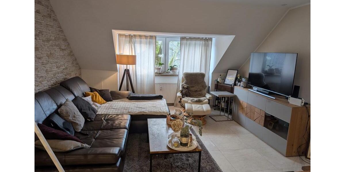 Dachgeschoßwohnung Essen Stadtbezirk III - 4 Zimmer, 93 m&sup2;, 1.300&euro; | Angebot:24803203