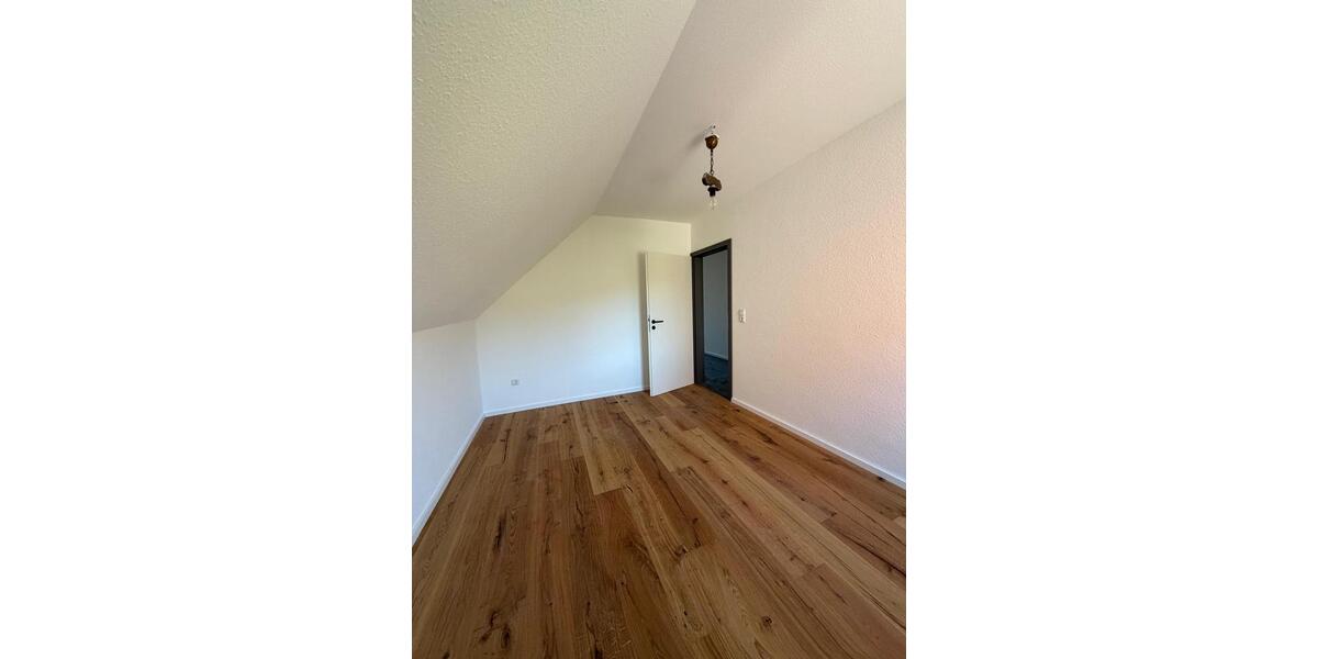 Dachgeschoßwohnung Meißner - 4 Zimmer, 97 m&sup2;, 780&euro; | Angebot:26348423