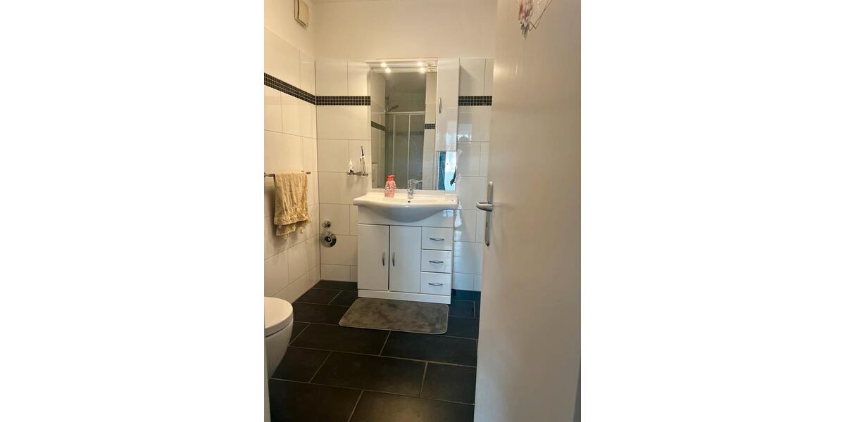 Etagenwohnung Oberhausen - 3 Zimmer, 96 m&sup2;, 1.150&euro; | Angebot:26497334