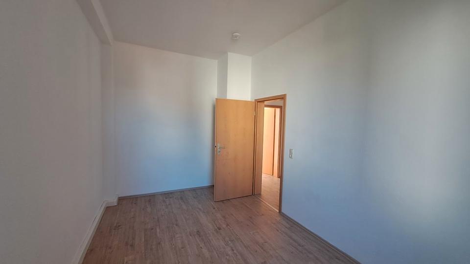 Etagenwohnung Crimmitschau - 3 Zimmer, 76 m&sup2;, 450&euro; | Angebot:26407556