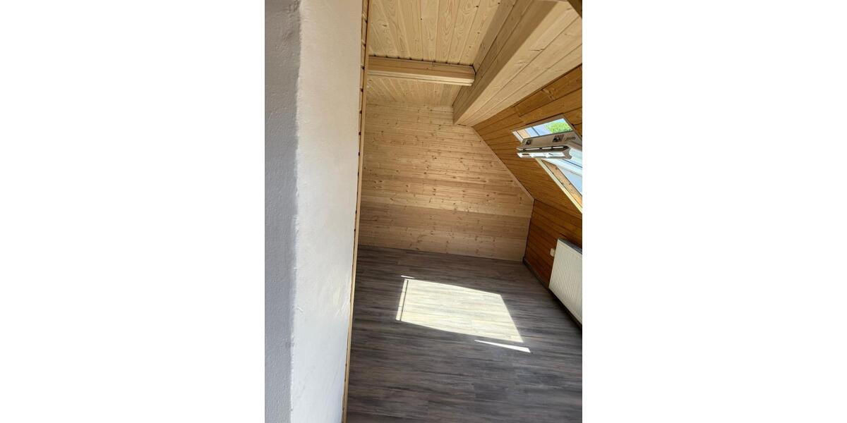 Dachgeschoßwohnung Reiskirchen - 3 Zimmer, 66 m&sup2;, 590&euro; | Angebot:24878830