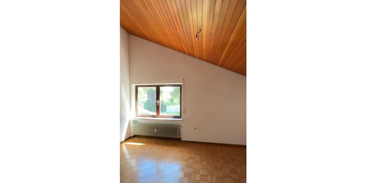 Dachgeschoßwohnung Günzburg - 4 Zimmer, 120 m&sup2;, 980&euro; | Angebot:26368905