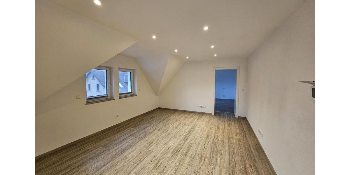 Dachgeschoßwohnung Knetzgau - 3 Zimmer, 91 m&sup2;, 860&euro; | Angebot:25705628