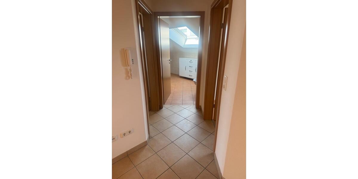 Dachgeschoßwohnung Deggendorf - 2.5 Zimmer, 72 m&sup2;, 790&euro; | Angebot:26603779