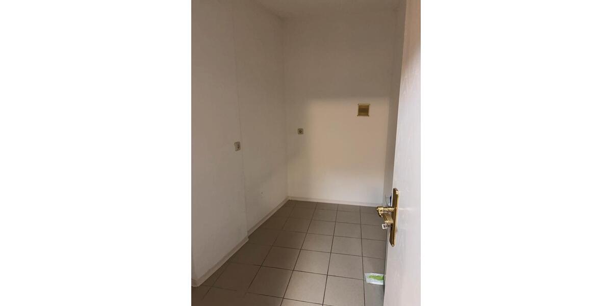 Privatvermietung 4 Raum Wohnung als freistehendes EFH in 09212 4 zimmer