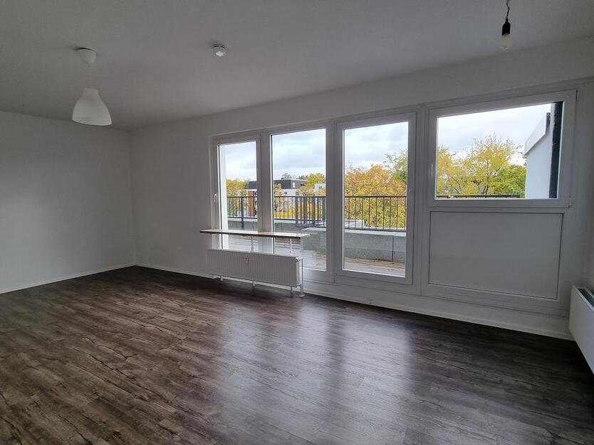 Geräumige 1-Zimmer-Wohnung mit großem Balkon in ruhiger, gut angebundener Lage! zimmer