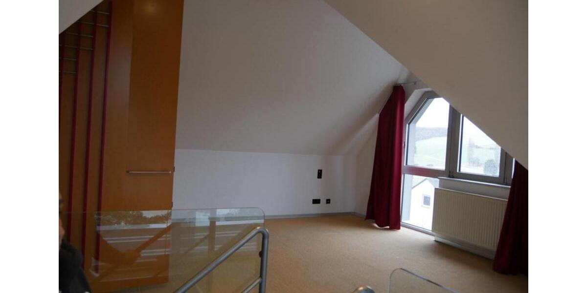 Moderne, helle Dachgeschosswohnung 2 Ebenen, 3,5 Zi. IdsteinWö. 3 zimmer