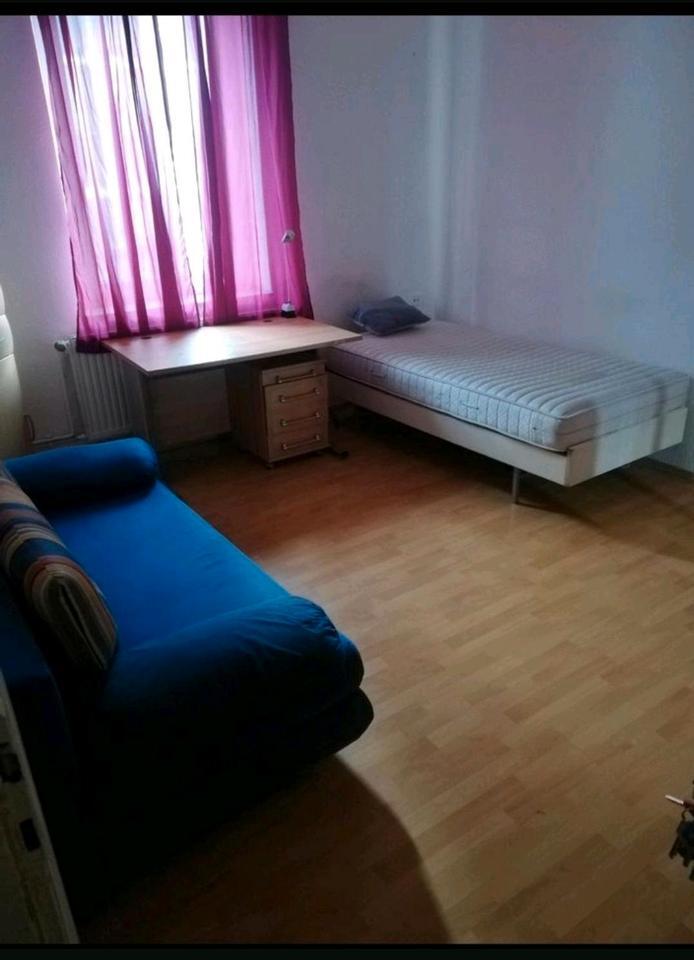 1 Möblierte WG Zimmer in 3 er Frauen WG in Stadt Nähe Ab 01.10.25