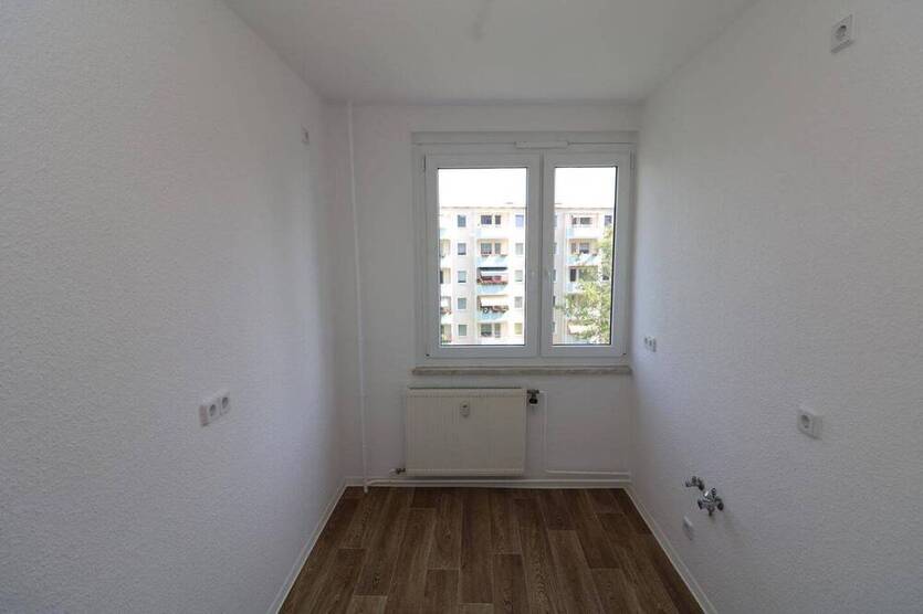 Kinderlachen willkommen...sanierte 5-Raum-FamilienWohnung mit Balkon!!!