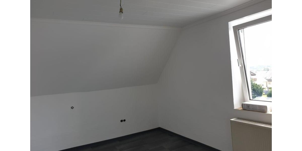 Dachgeschoßwohnung Wirges - 3 Zimmer, 90 m&sup2;, 900&euro; | Angebot:24832908