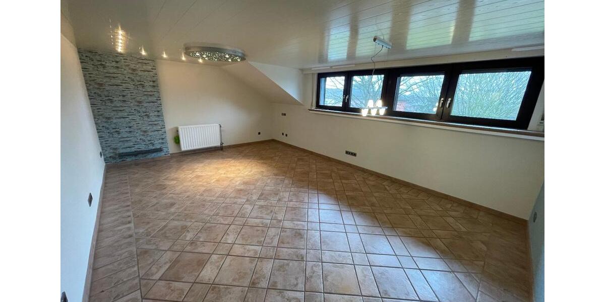 Dachgeschoßwohnung Moers Rheinkamp - 2.5 Zimmer, 67 m&sup2;, 690&euro; | Angebot:24726970