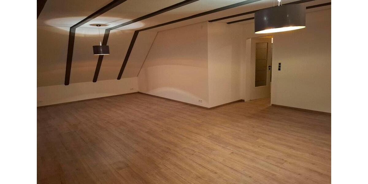 Dachgeschoßwohnung Langlingen - 4 Zimmer, 110 m&sup2;, 880&euro; | Angebot:25895350