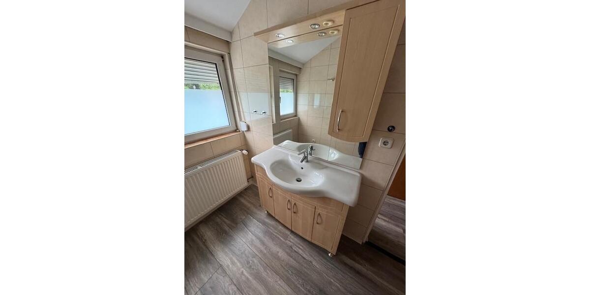 große, gepflegte 4 ZKB mit Balkon und Garage in ruhiger Lage von Staufenberg Benterode zu vermieten 4 zimmer