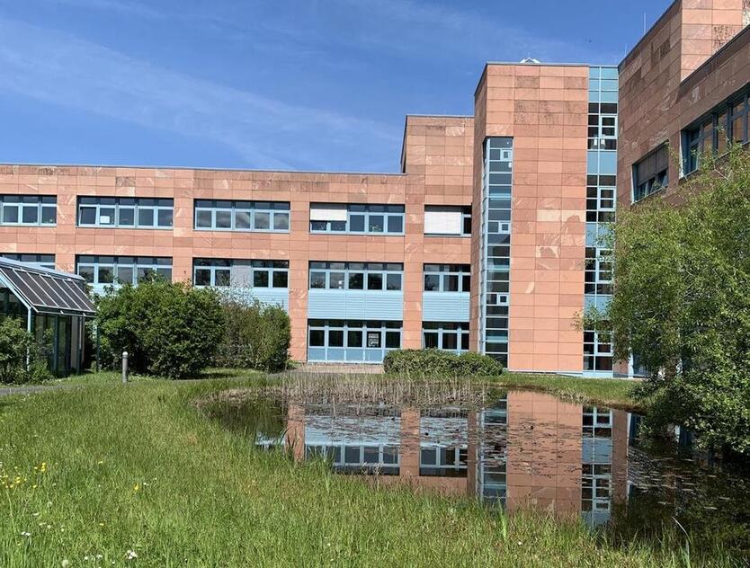 Top Angebot in Alzenau: Büros ab 6,50 EURm², 6 Monate mietfrei, mit Kantine und Möblierung