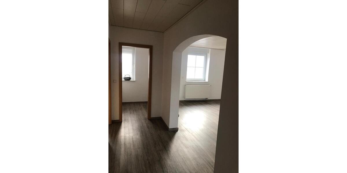 Dachgeschoßwohnung Bodenwerder - 5 Zimmer, 99 m&sup2;, 910&euro; | Angebot:25029582