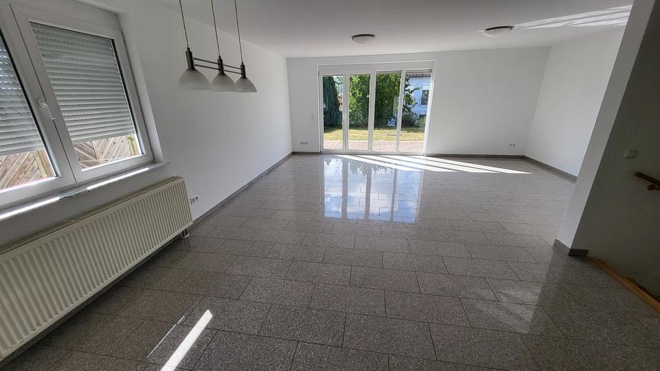 Doppelhaushälfte Kaiserslautern Bahnheim - 6 Zimmer, 246 m&sup2;, 2.040&euro; | Angebot:21981036