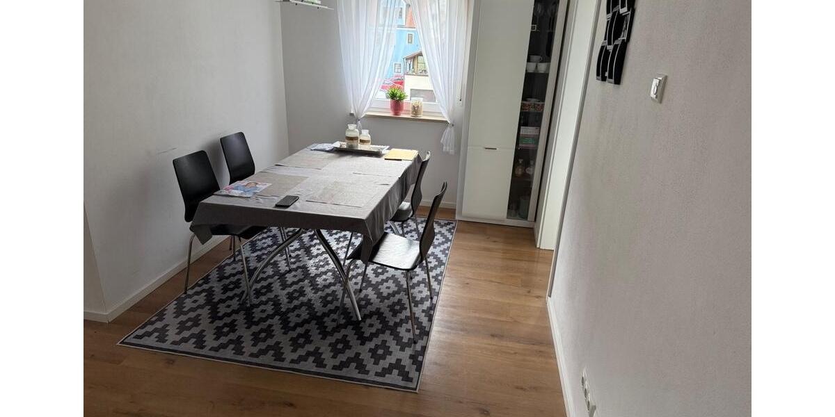 Dachgeschoßwohnung Pfeffenhausen - 4 Zimmer, 80 m&sup2;, 1.150&euro; | Angebot:25238366
