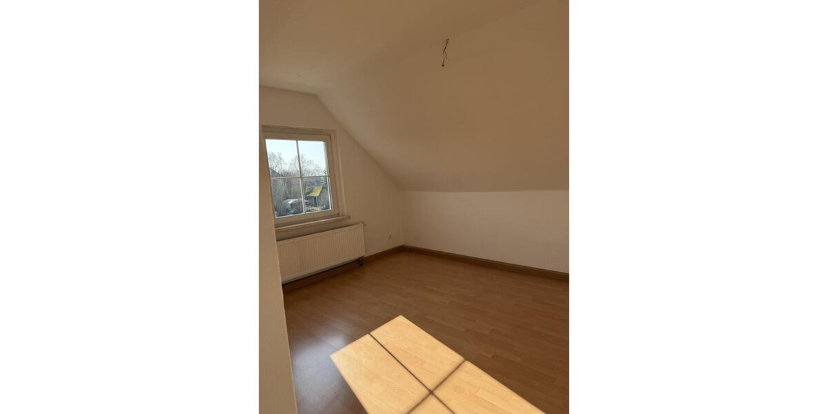 Dachgeschoßwohnung Kalbe (Milde) - 3 Zimmer, 58 m&sup2;, 300&euro; | Angebot:25850330
