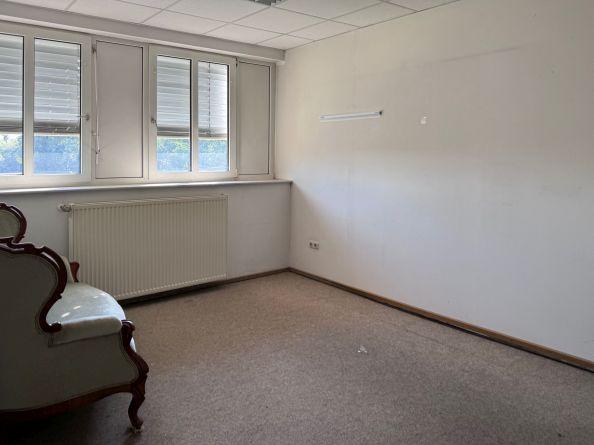 VB3334 Kleine ca. 43 m³ Büroeinheit und ca. 77 m² Lager Regensburg - Nord zimmer