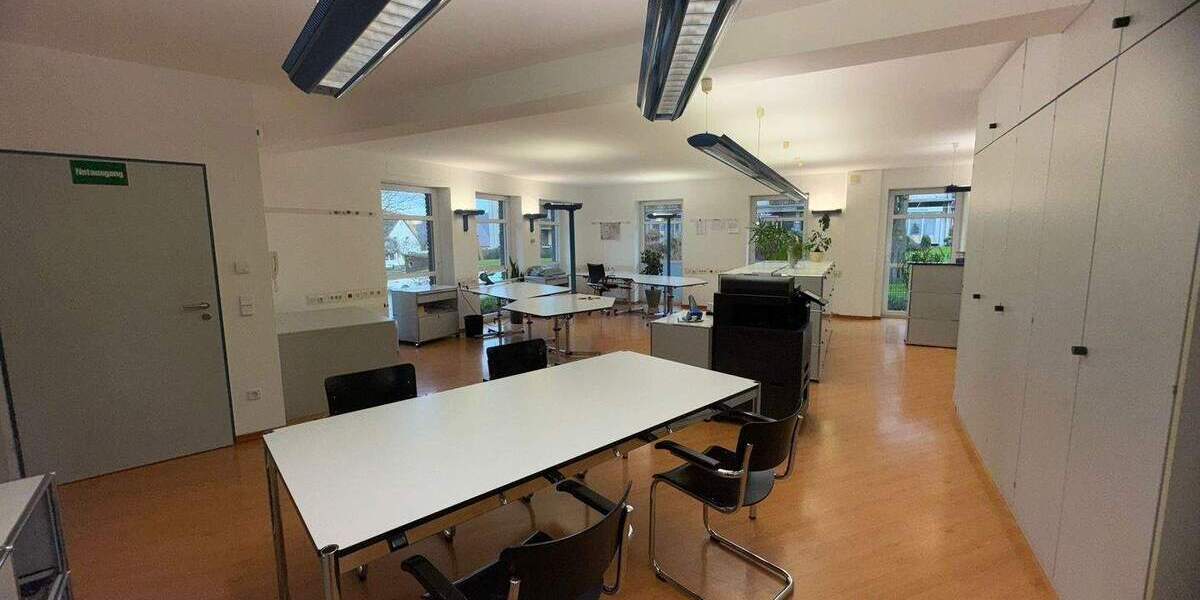 Gewerbeobjekt Schieder-Schwalenberg Schieder - 3 Zimmer, 120 m&sup2;, 960&euro; | Angebot:25688578