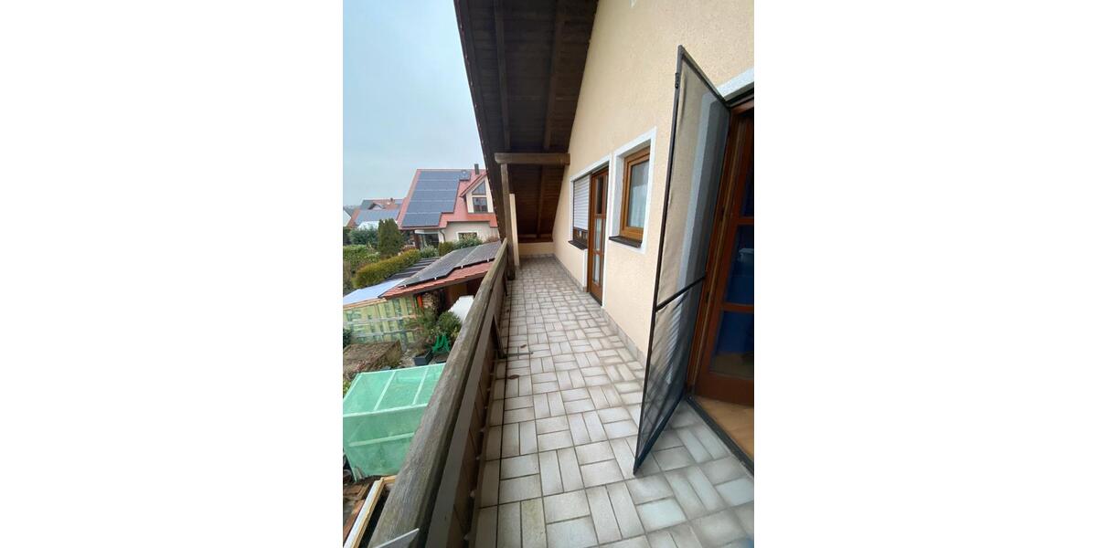 Dachgeschoßwohnung Burgheim - 4 Zimmer, 115 m&sup2;, 1.350&euro; | Angebot:23804526