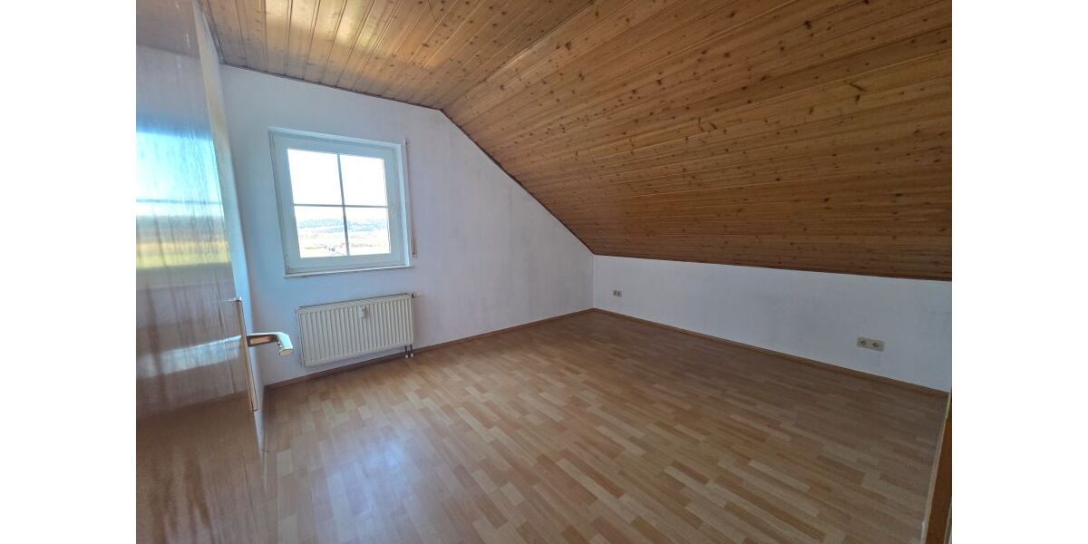 Schöne Dachgeschosswohnung in zentraler Lage - Dachgeschoßwohnung Florstadt | Angebot:24351624