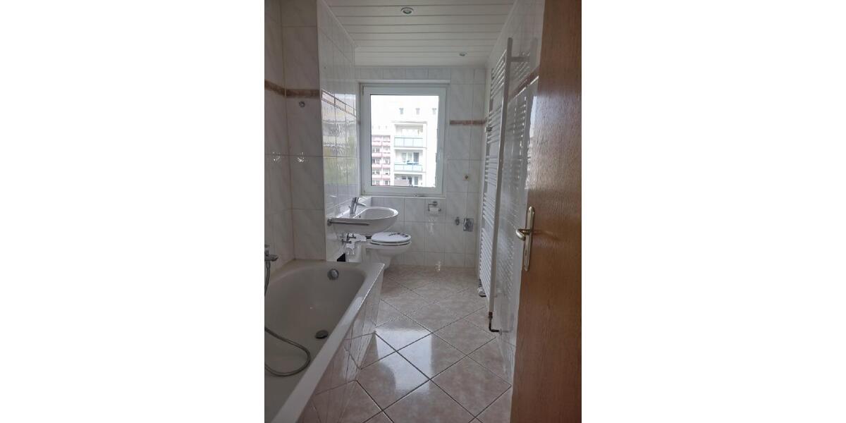 Schmucke Dreiraumwohnung mit Balkon in Weida! 3 zimmer