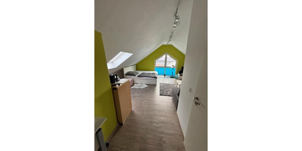 Gemütliches Dachgeschosszimmer Apartment möbliert tageweise 2 zimmer