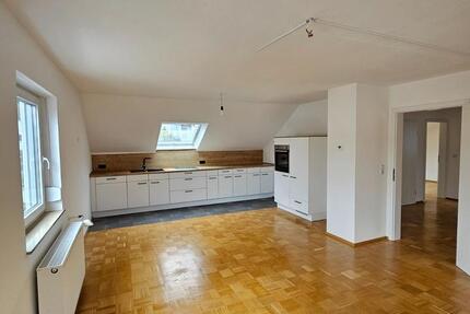 Renovierte DG-Wohnung in Großheubach zimmer