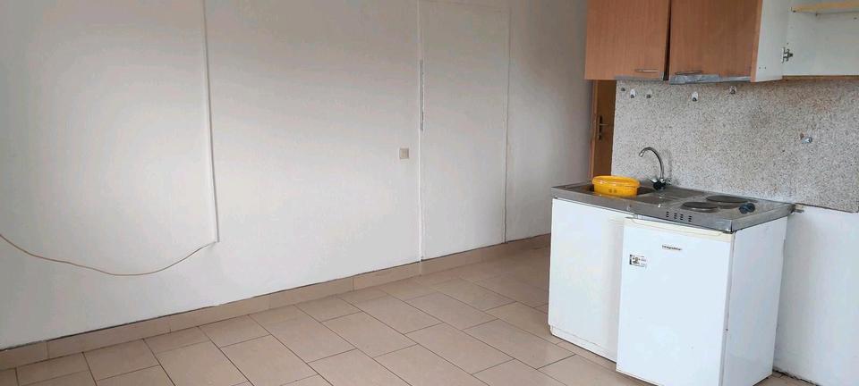 Etagenwohnung Dillingen an der Donau - 1 Zimmer, 25 m&sup2;, 10&euro; | Angebot:25975871