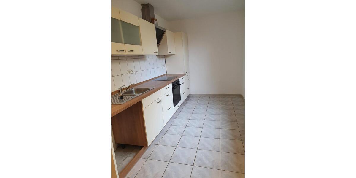 Renoviert, hell und sehr sparsam 3 zimmer