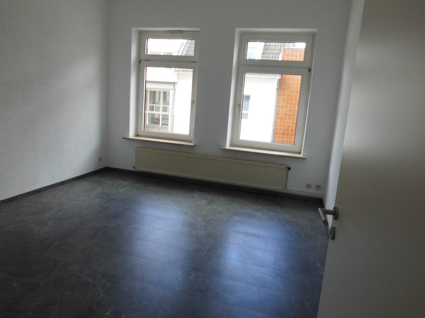 Zentrale 3-Zimmer-Wohnung mit EBK und Dachterrasse