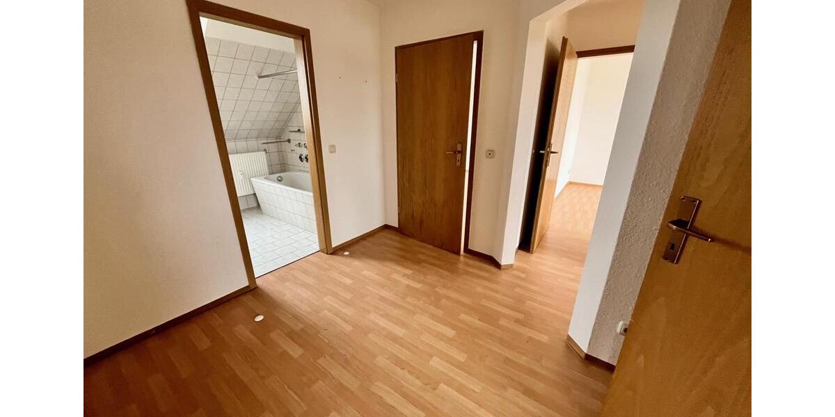 Etagenwohnung Oelsnitz (Vogtland) - 4 Zimmer, 82 m&sup2;, 452&euro; | Angebot:26253910