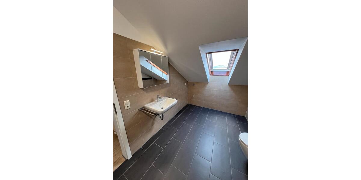 Dachgeschoßwohnung Schöllnach - 2 Zimmer, 60 m&sup2;, 600&euro; | Angebot:26465622