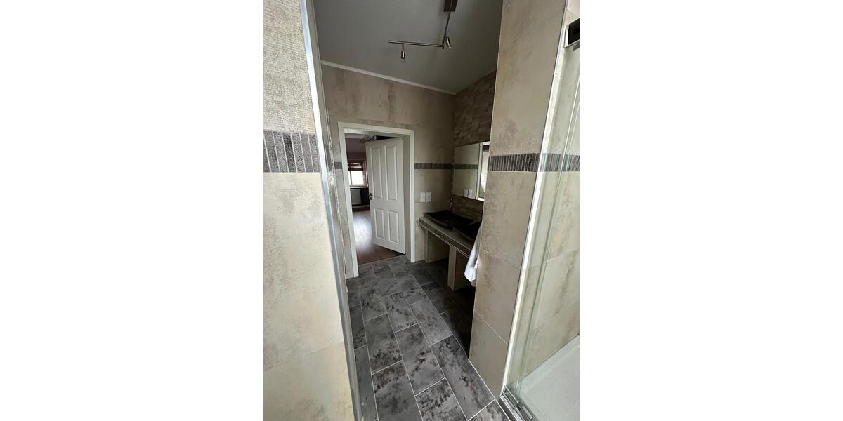 Dachgeschoßwohnung Strausberg - 5 Zimmer, 250 m&sup2;, 2.250&euro; | Angebot:25044276