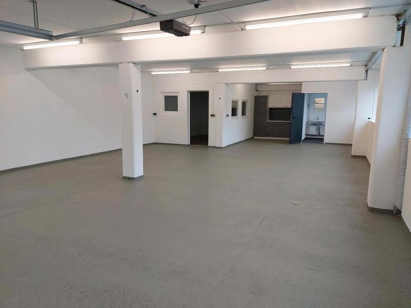Lagerhalle, Gewerbehalle mit Küche WC und Büro