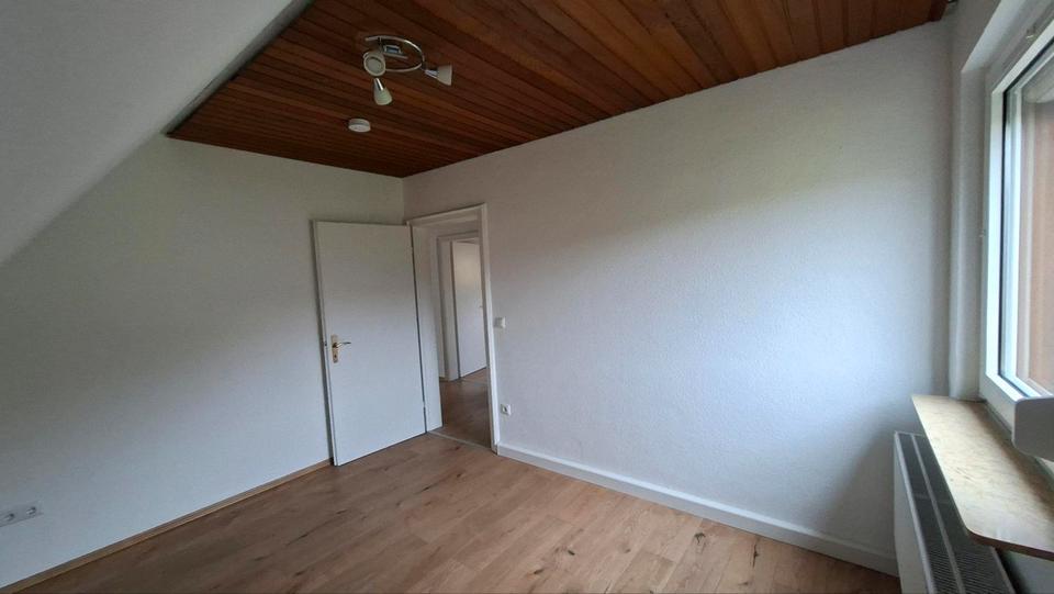 Dachgeschoßwohnung Siegen Dillnhütten - 4 Zimmer, 61 m&sup2;, 750&euro; | Angebot:24731142
