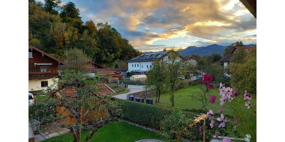 Etagenwohnung Neubeuern - 3 Zimmer, 100 m&sup2;, 1.100&euro; | Angebot:25101962